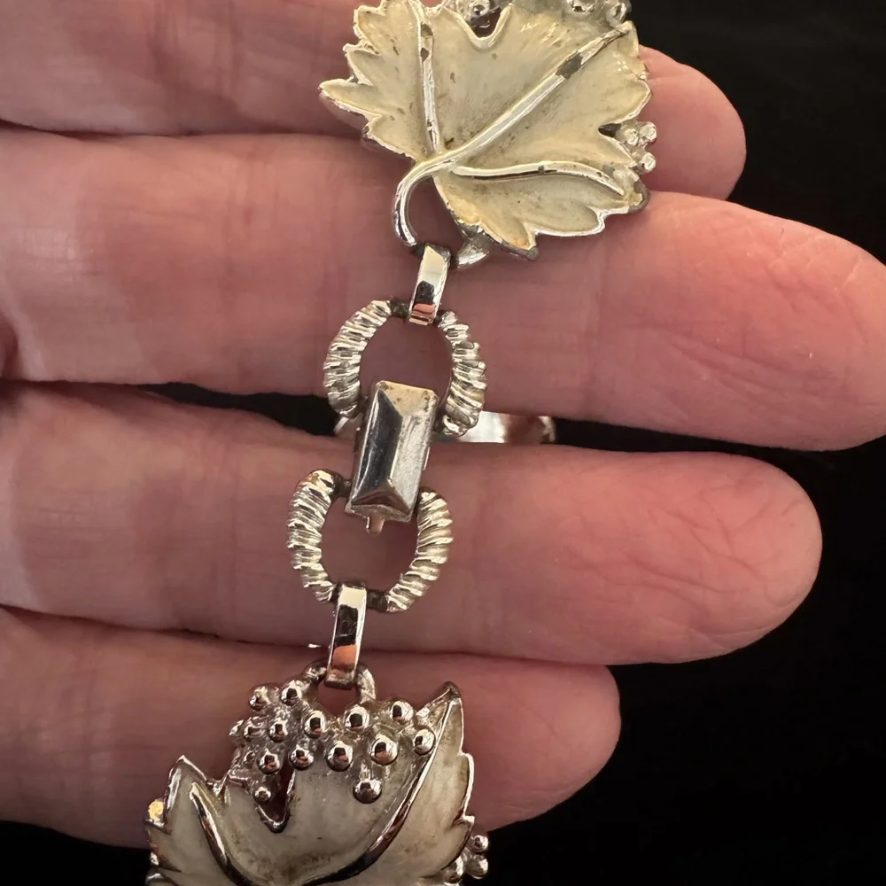 Elegant Silver / White Enamal Leaf Bracelet - Picture 8 of 11